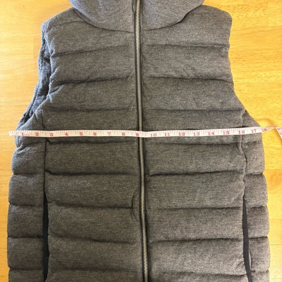 Gap Womens XS Grey Quilted Hood Vest Wool Shell Down Fill Super Warm Cozy Winter - Picture 6 of 8
